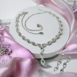 Exquisite Solitaire Silver Necklace Set